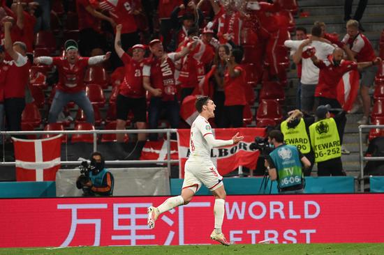 一位站立的人 推荐视频