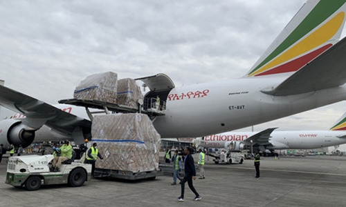 一位站立的人 推荐视频