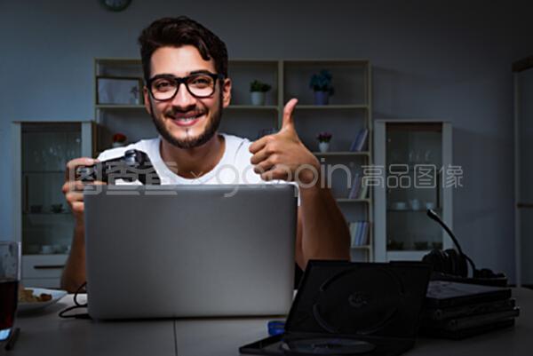 堕落天使 视频主图