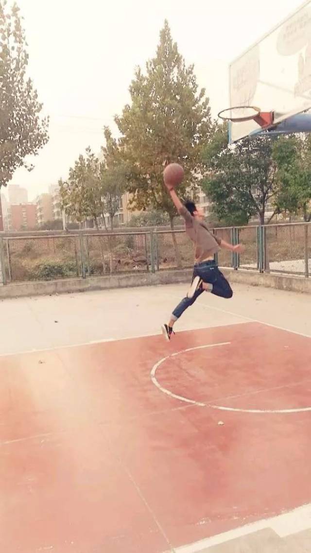 一路不消停 视频主图