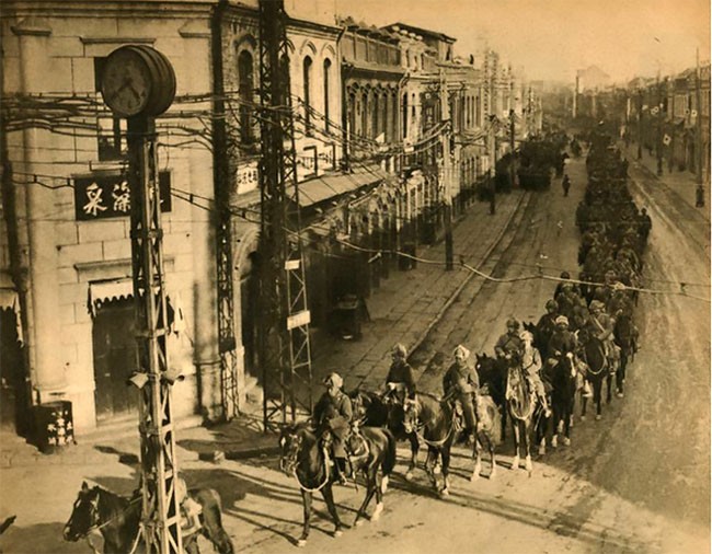 一个决定写连环杀手的作家的浅薄故事 推荐视频