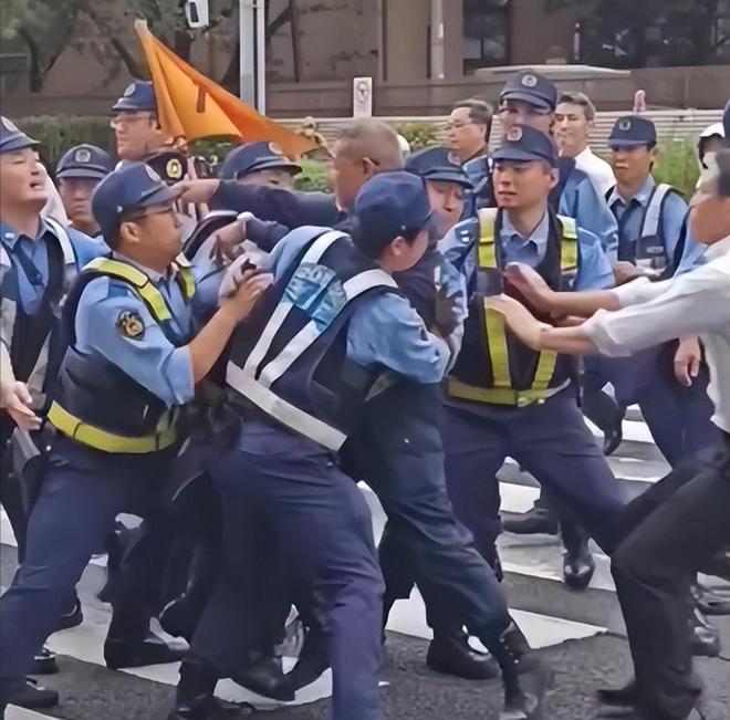 五年后带娃回归演艺圈 推荐视频