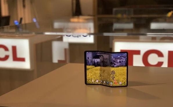 一位站立的人 推荐视频