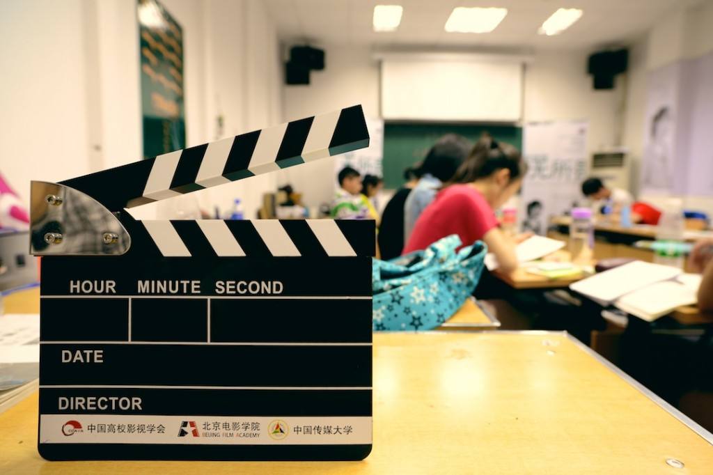 一个决定写连环杀手的作家的浅薄故事 产品图片