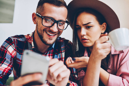 Kemah Terlarang： Kesurupan Massal 推荐视频