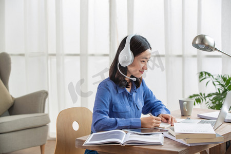 七年之痛，重生后我成了校花的渣夫 推荐视频